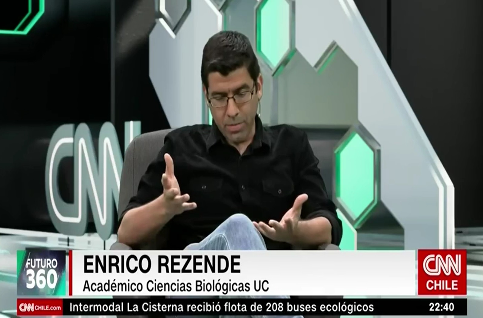 Entrevista en CNN Chile a Enrico Rezende, académico Ciencias Biológicas UC/C2030 UC