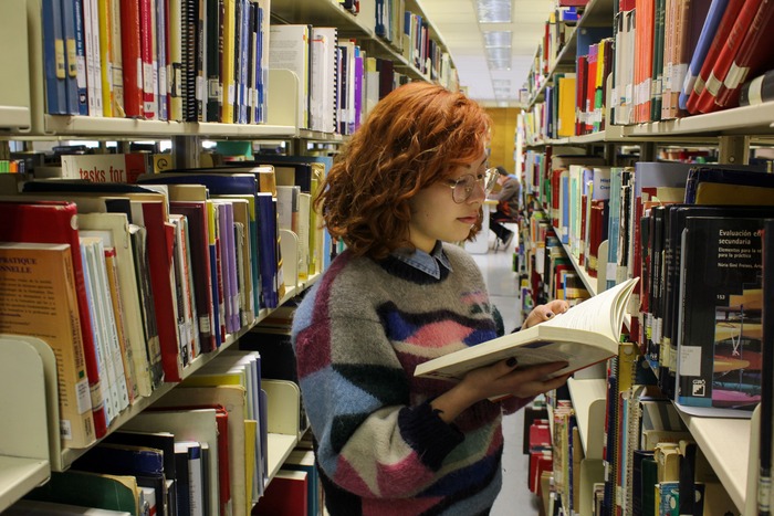 Bibliotecas y C2030 UC presentan Guía de Mujeres Ciencias