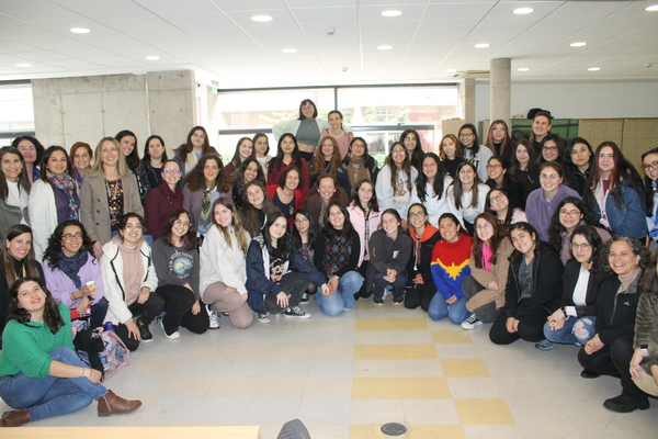 Estudiantes y académicas se reunieron en el primer encuentro de mujeres científicas UC