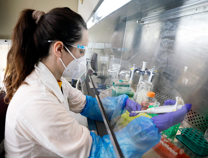 UC abre cupo para mujeres en carreras científicas